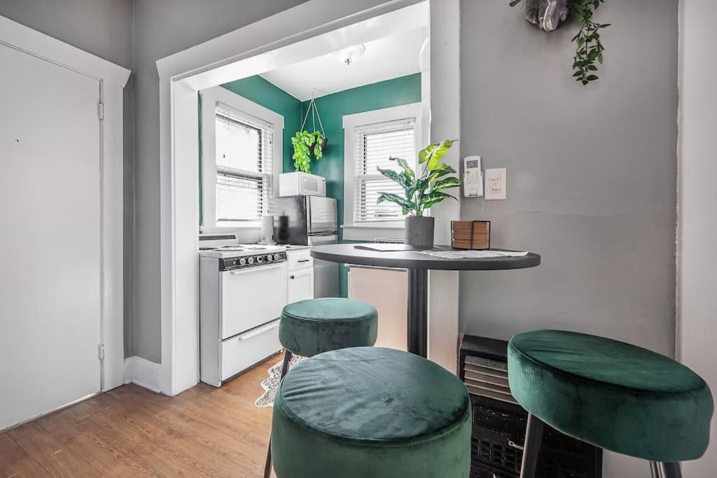 Jungle Themed Apt. Close To Coffee, Food + Shops! Tampa Eksteriør billede