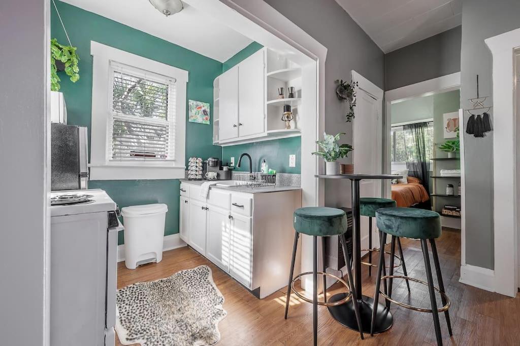 Jungle Themed Apt. Close To Coffee, Food + Shops! Tampa Eksteriør billede