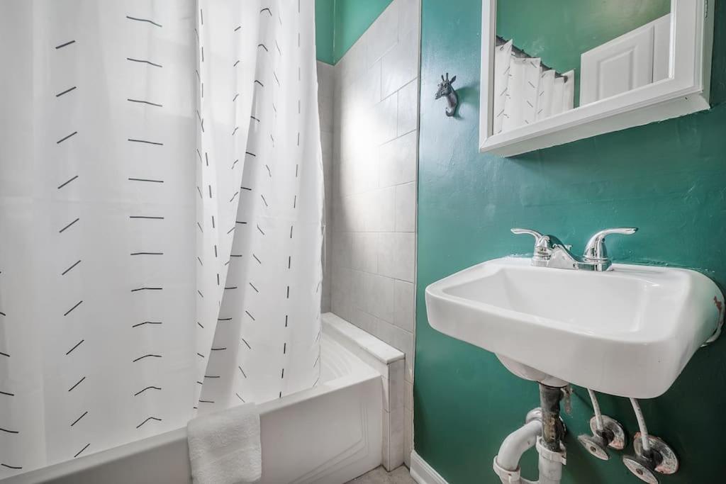 Jungle Themed Apt. Close To Coffee, Food + Shops! Tampa Eksteriør billede