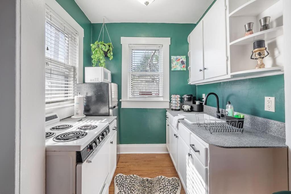 Jungle Themed Apt. Close To Coffee, Food + Shops! Tampa Eksteriør billede