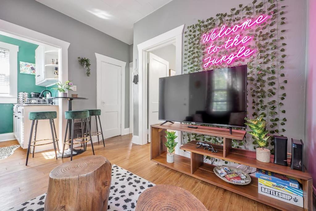 Jungle Themed Apt. Close To Coffee, Food + Shops! Tampa Eksteriør billede